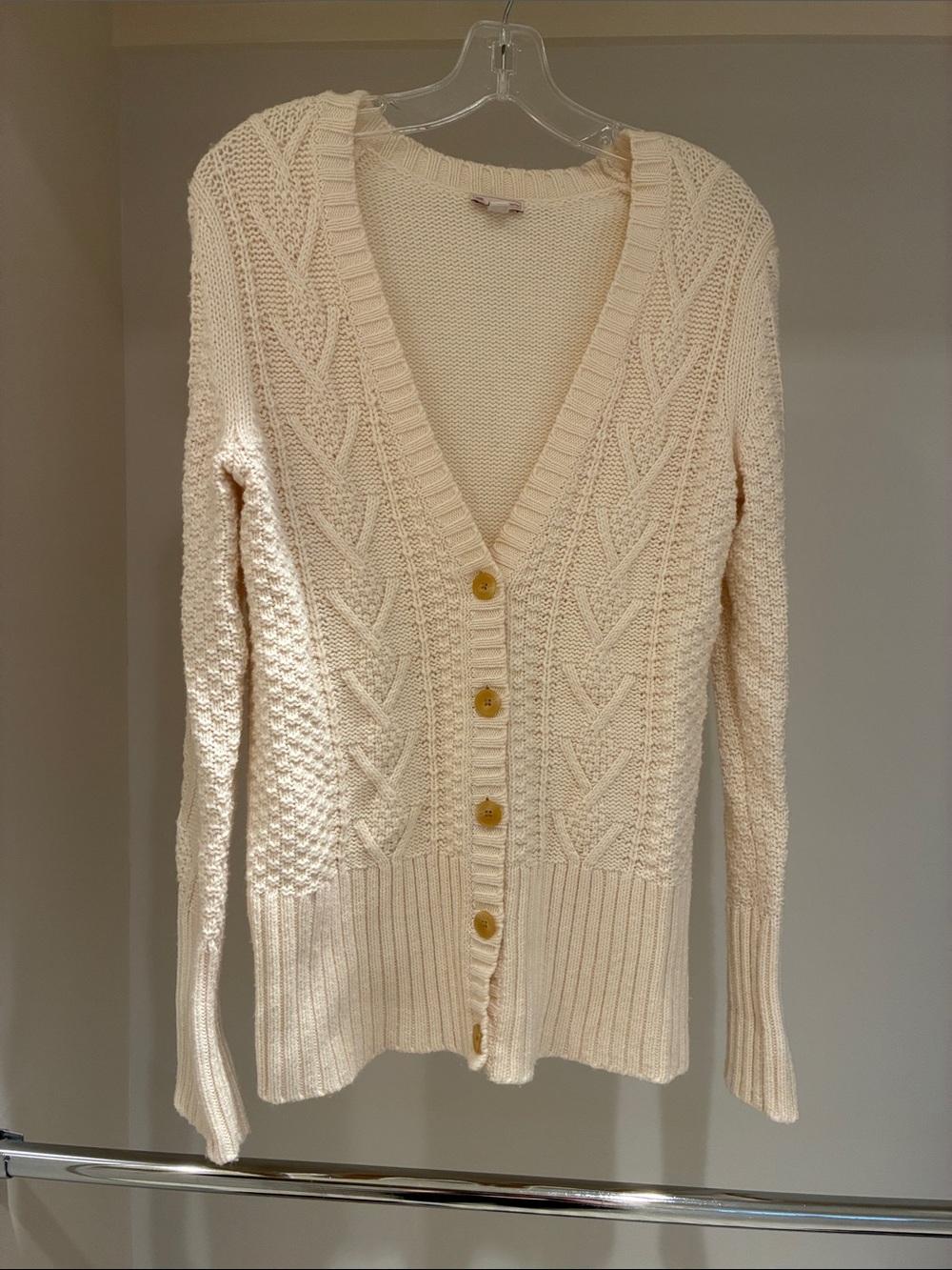GAP Cream Cable Knit V‑Neck Button Cardigan